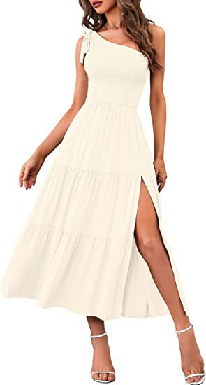 Sommermode 2026: Damen-Kleid mit One-Shoulder-Schnitt, Plissees, Stufen-Saum und Schlitz