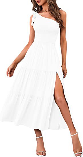 Sommermode 2026: Damen-Kleid mit One-Shoulder-Schnitt, Plissees, Stufen-Saum und Schlitz